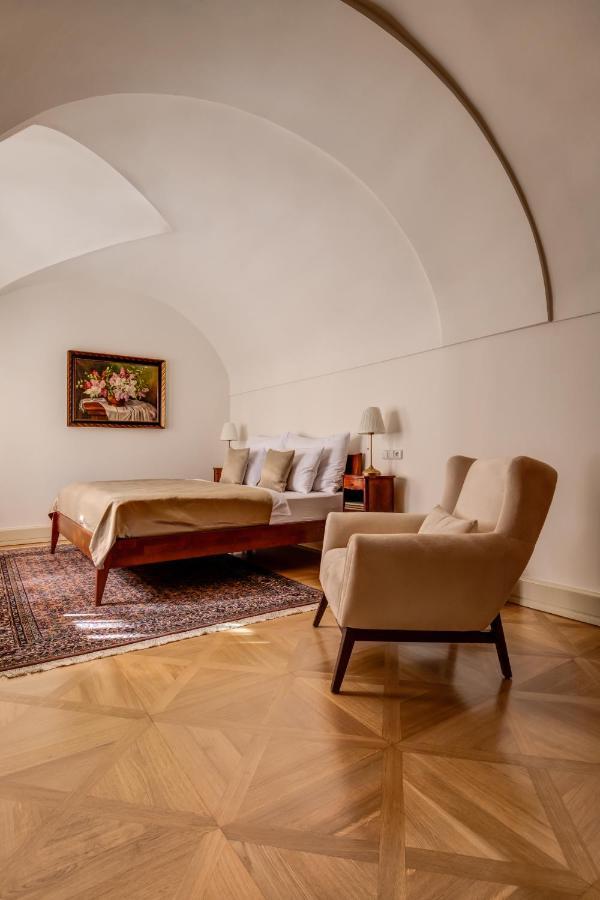 Nerudova 211 Hotel 4*